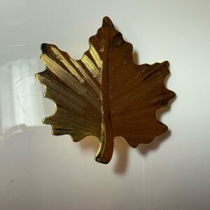 Vintage Gold Toned Maple Leaf Brooch/Pin